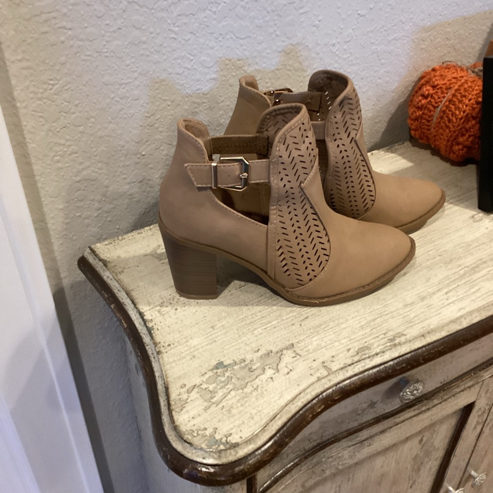TOP Moda Tan Cutout Ankle Booties